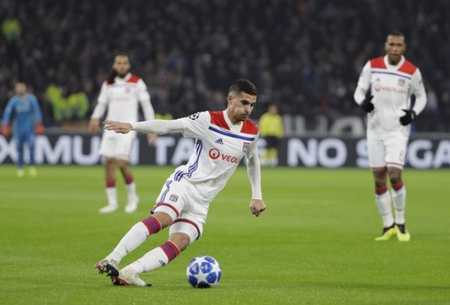 成绩和广泛 成绩和广泛